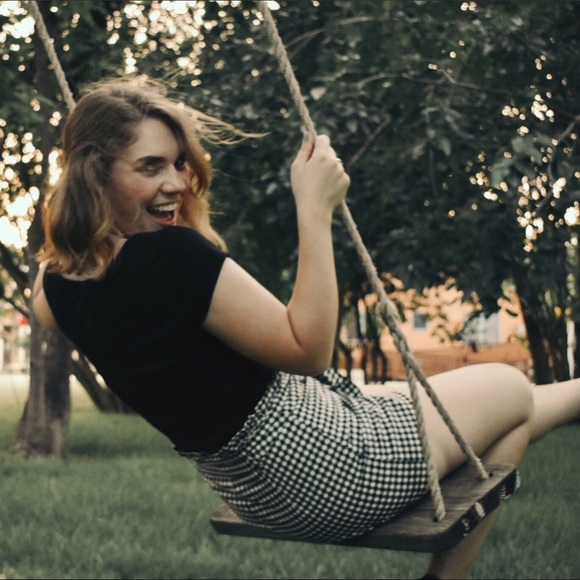 Meet your seller!!! 🍑 - Picture 4 of 5